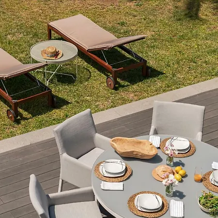 Papagaio By An Island Villa *