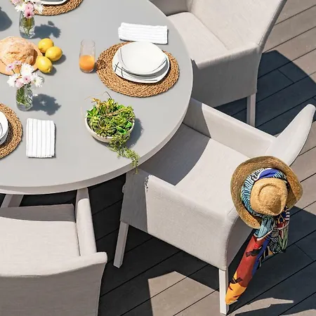 فيلة Papagaio By An Island