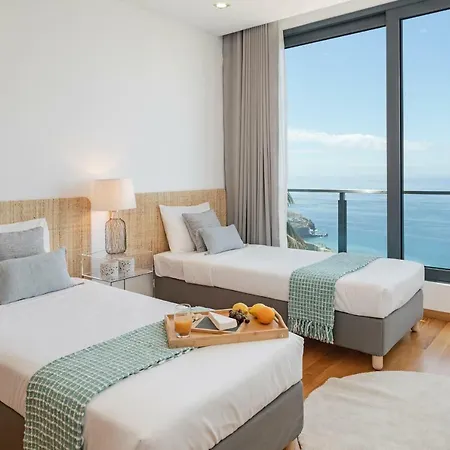 Papagaio By An Island Villa