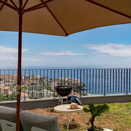 Papagaio By An Island Villa