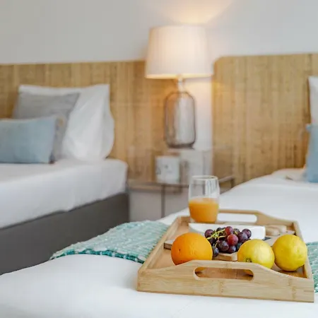 Papagaio By An Island * Funchal