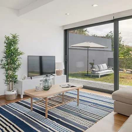 Papagaio By An Island Villa Funchal (Madeira)