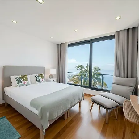 Papagaio By An Island Villa Funchal (Madeira)