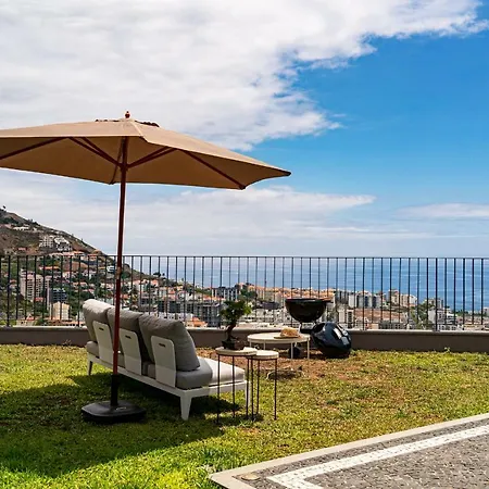 Papagaio By An Island Villa