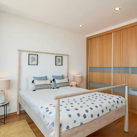 Papagaio By An Island Villa *