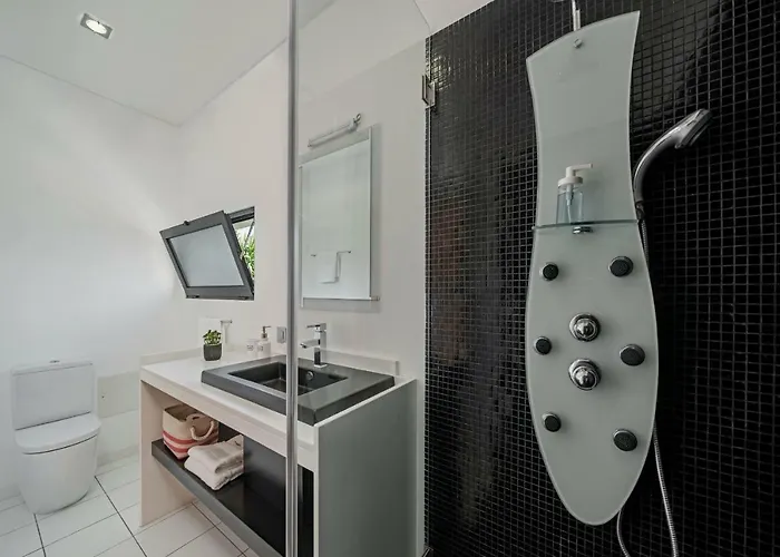 Papagaio By An Island Villa