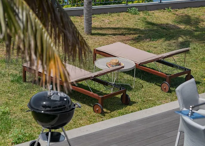 Papagaio By An Island Villa Funchal (Madeira)