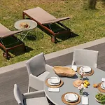 Papagaio By An Island Villa *