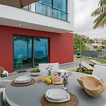 Papagaio By An Island * Funchal
