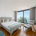 Papagaio By An Island Villa Funchal